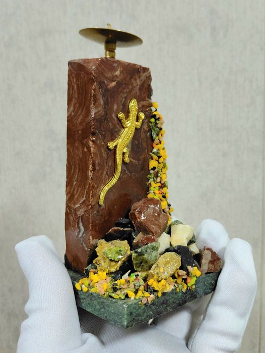 Подсвечники из натуральных камней.