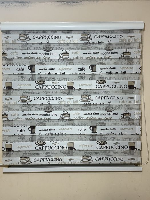 Жалюзи на кухню светлого цвета