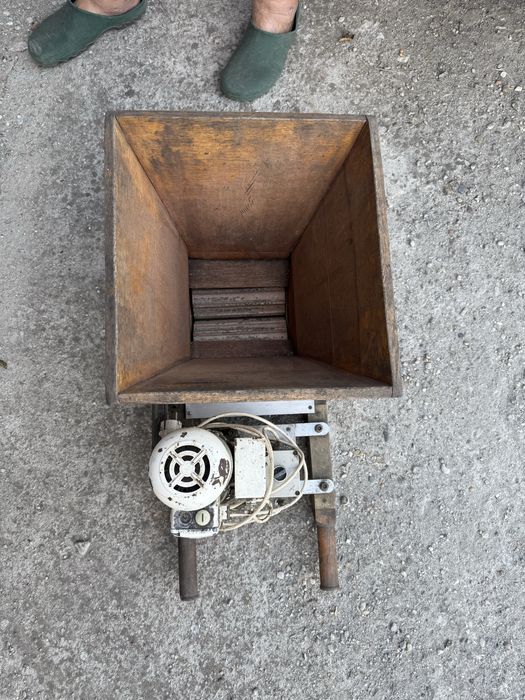 Zdrobitor electric de strugri retro