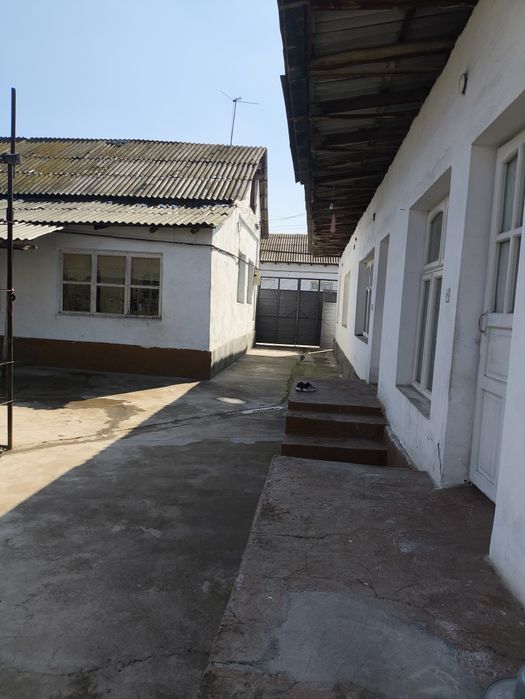 Hovli Sotiladi 15 sotih Gaz suv svet wi fi bor Fasad 21 m uzunligi 80