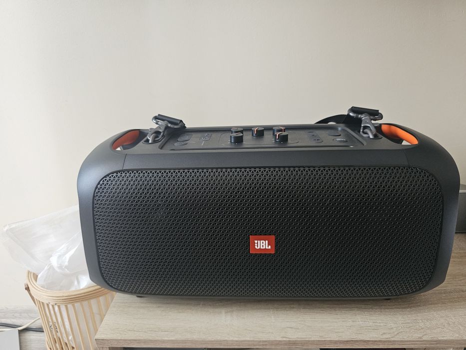 JBL partybox  on the go