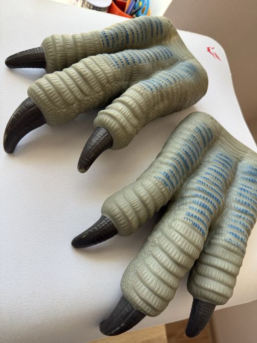 Маска велоцераптора , лапы -когти