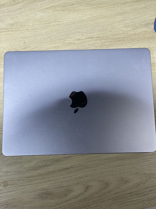 Продам macbook air 13 m3 8/512