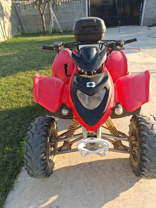 Vând polaris atv
