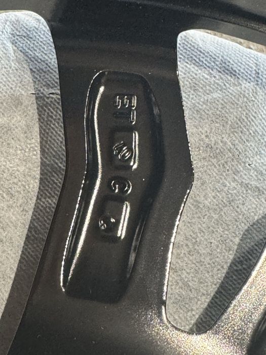 Jante auto gama VAG Dezent 8jx18 5x112 ET40 Noi