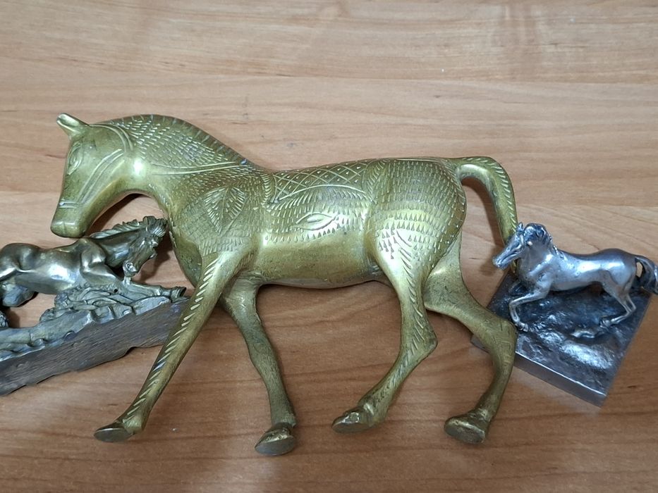 Vând statuie cal