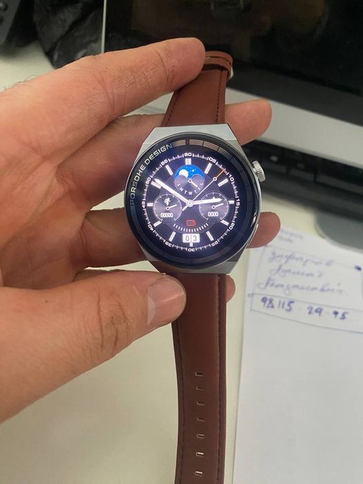 Klassk kòrinishdag smart watch