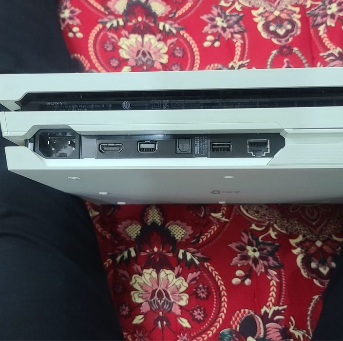 Playstation 4 pro 1TB ideal