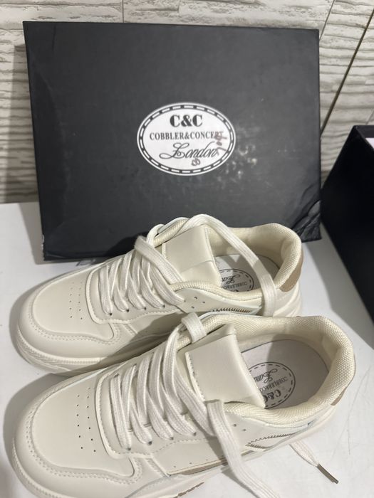 Кроссовки кожанные.