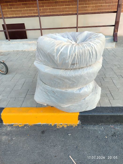 Продам зимнюю резину.