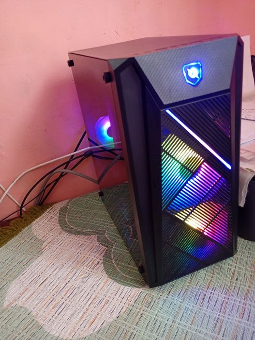 Vând pc  light gaming