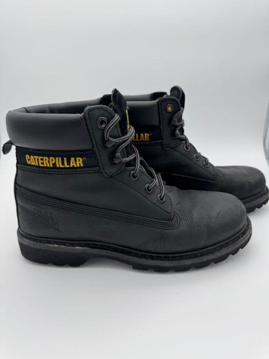 Продавам боти Caterpillar