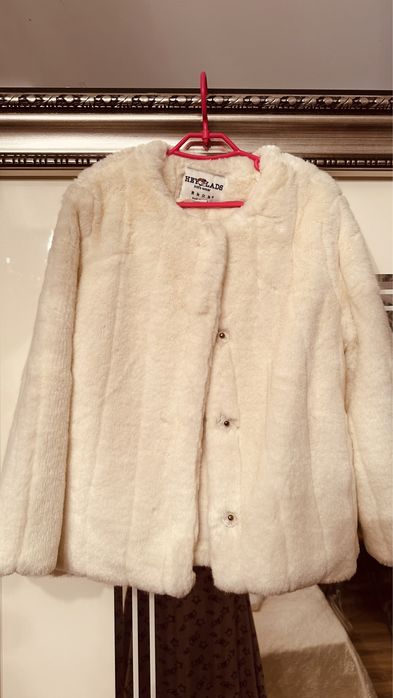 Продам белую шубку для девочки