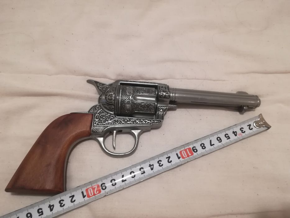 Револвер Колт, Colt каубойски пистолет, револвери. Нестрелящи реплики