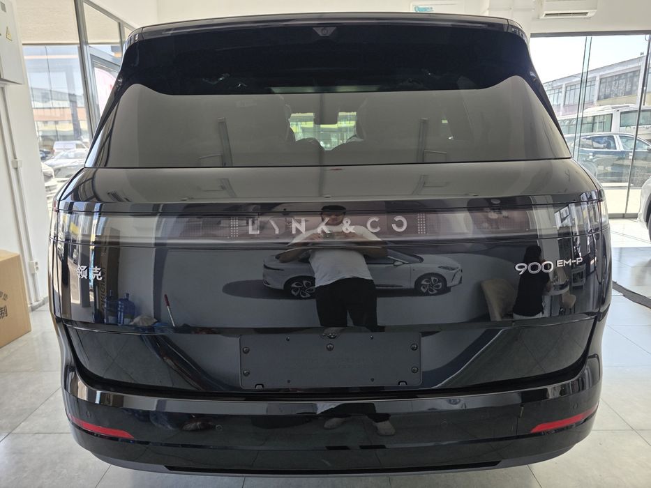 Lynk&co 900 hybrid