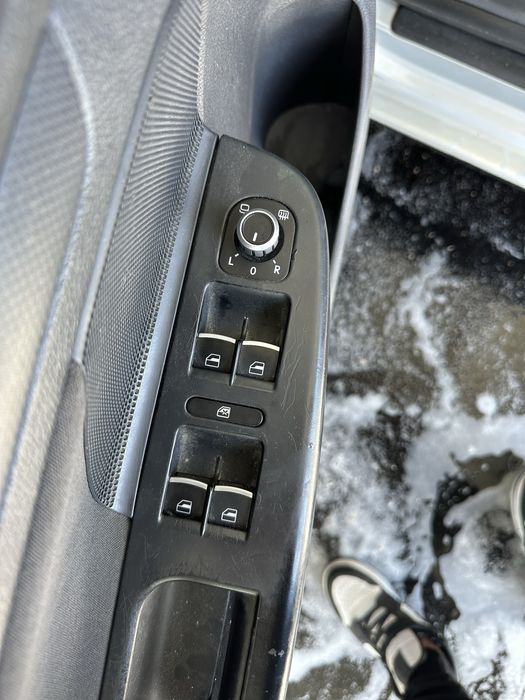 Vând Volkswagen Golf 5