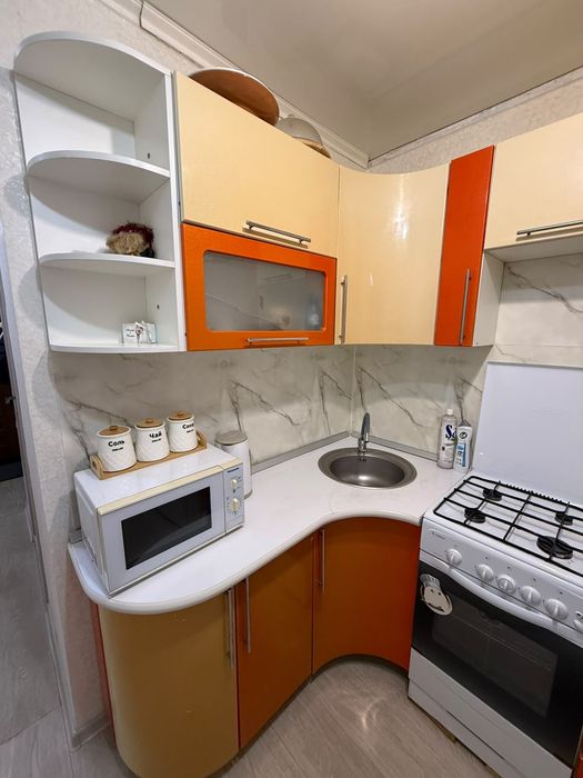 Продам кухонный вместе с газплитой