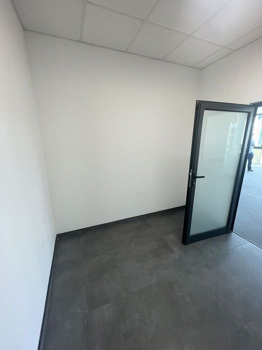 Дава се под наем Офис в София, Център - 209 кв.м за 2717 € - Снимка #9