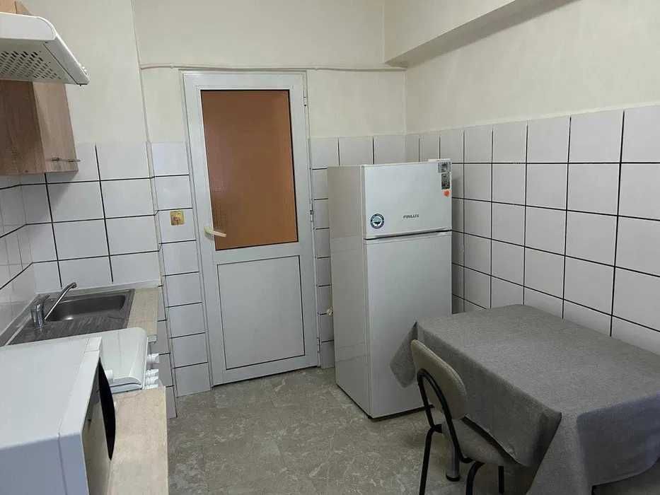 Inchiriere Apartament 2 camere Campina, b-dul Carol, et.2 /4, izolat termic