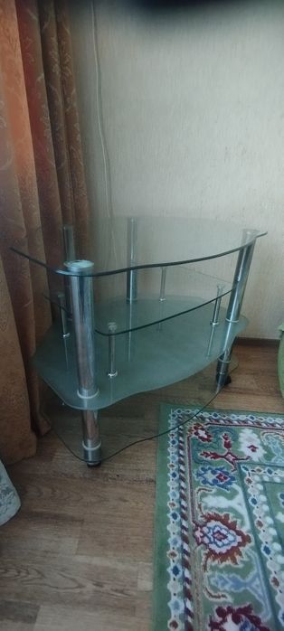 Продам столик для телевизора