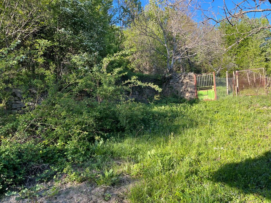 Продавам къща с плевня в село Долни Радковци, област Трявна