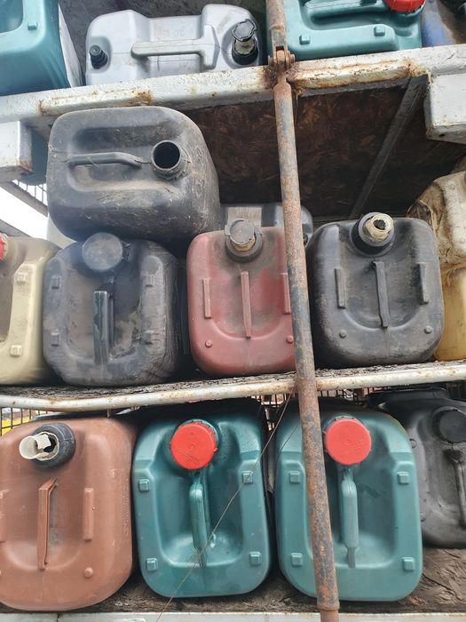 Bidon 20 litri plastic folosit cu urme de ulei