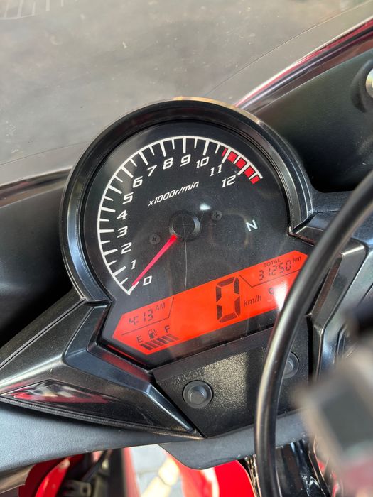 Vând Honda CBR 125R