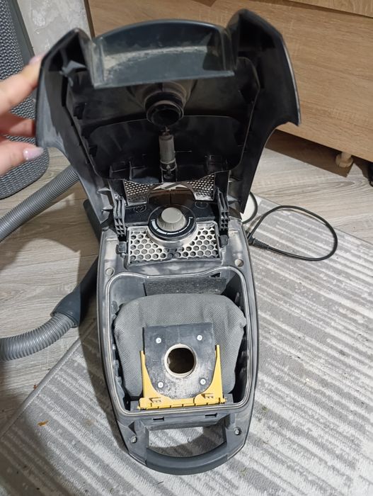 Пылесос Samsung и Bork 2 штуки. За все 200 тыс.
