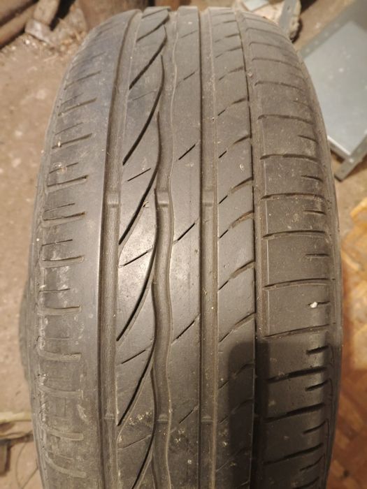 Vând 2 cauciucuri vara  Bridgestone
