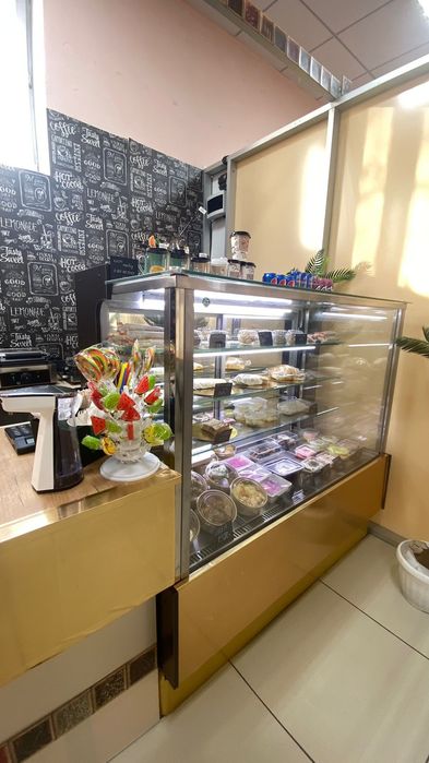 Срочно кондитерский холодильник