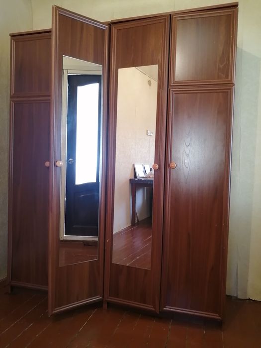 Продам шифоньер (распашной шкаф)