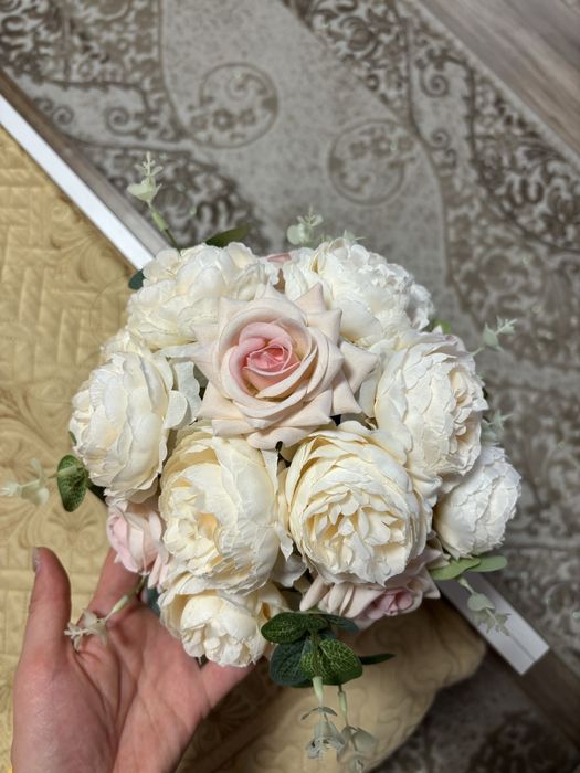 Букети от изкуствени цветя – подходящи за сватба