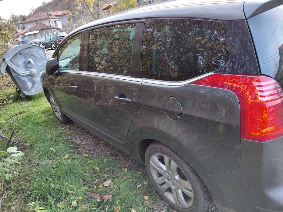 Продава се Peugeot 5008