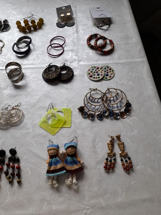 Различни видове обици, в отлично състояние