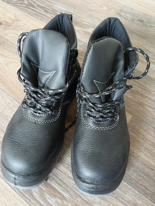 Ботинки новые кожаные