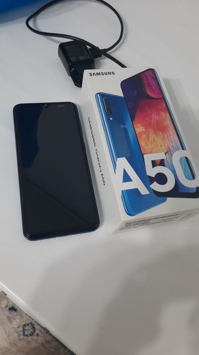 Продам б/у телефон Самсун А 50 с документами коробкой и зарядкойг А50