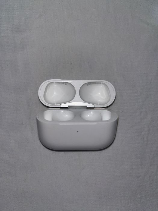 Продам кейс оригинал airpods pro 1