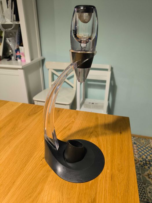 Неползван аератор за вино Tre Esse на стойка