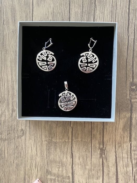 Сребърни обеци и висулка