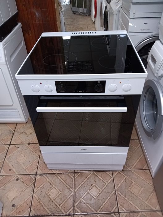 Като нова  печка с керамичен плот Gram с  2 години Гаранция!