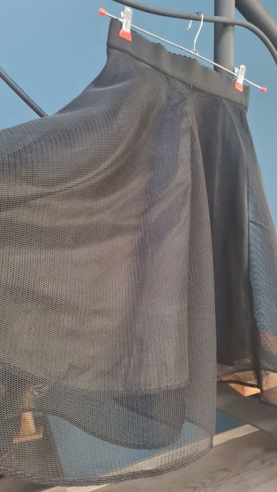 Черна клош пола с тюл