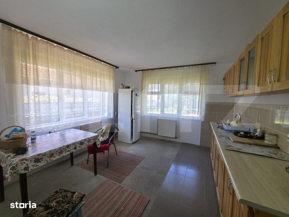 Casa cu suprafata de 395 mp - Com. Arcani sat Sanatesti