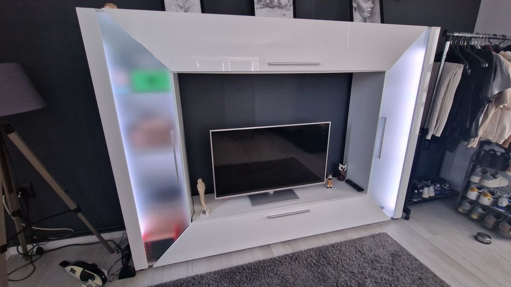 Consola TV cu LED