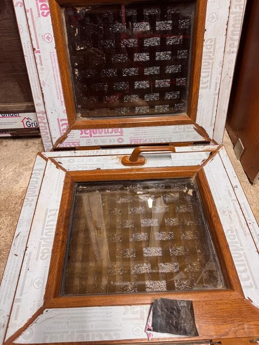Продам 2 пластиковых окна