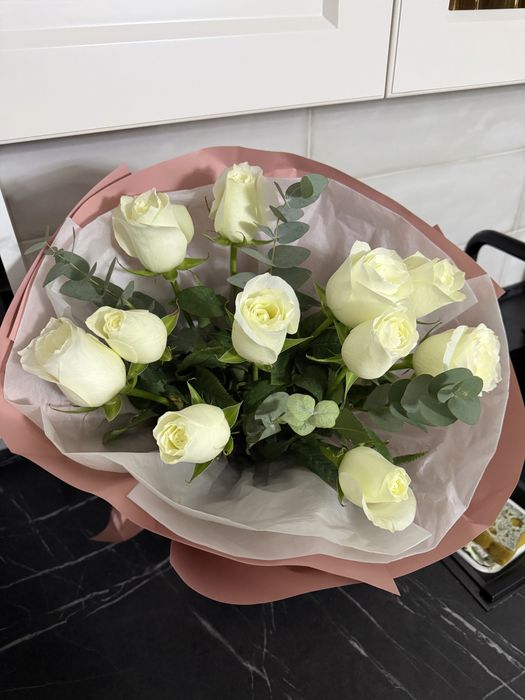 Былые розы , с эвкалиптом