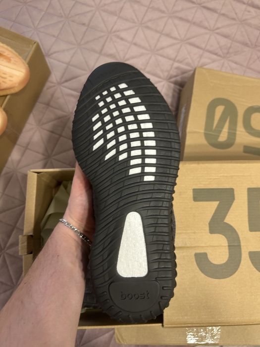 Yeezy boost 350 v2 static black