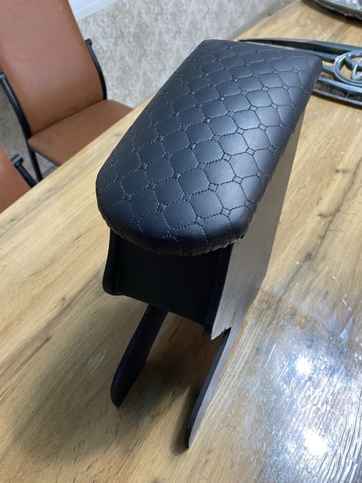 Подлокотник для авто