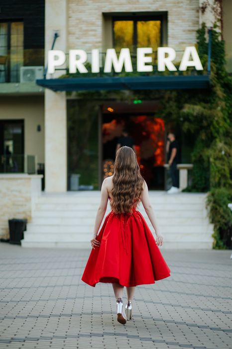 Vand rochie de ocazii speciale