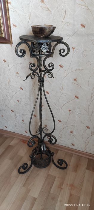 Подставка кованная металлическая
