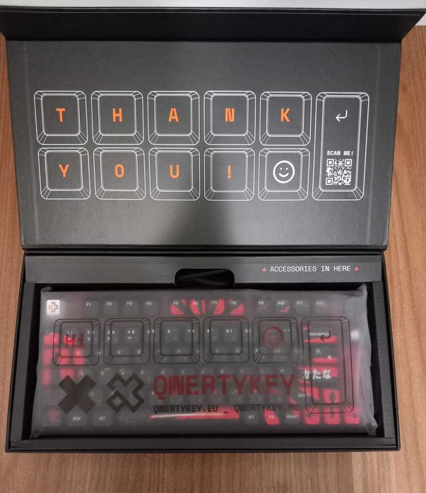 QwertyKey75 Samurai – Tastatură Mecanică Wireless/Bluetooth, Hotswap, RGB, VIA/QMK